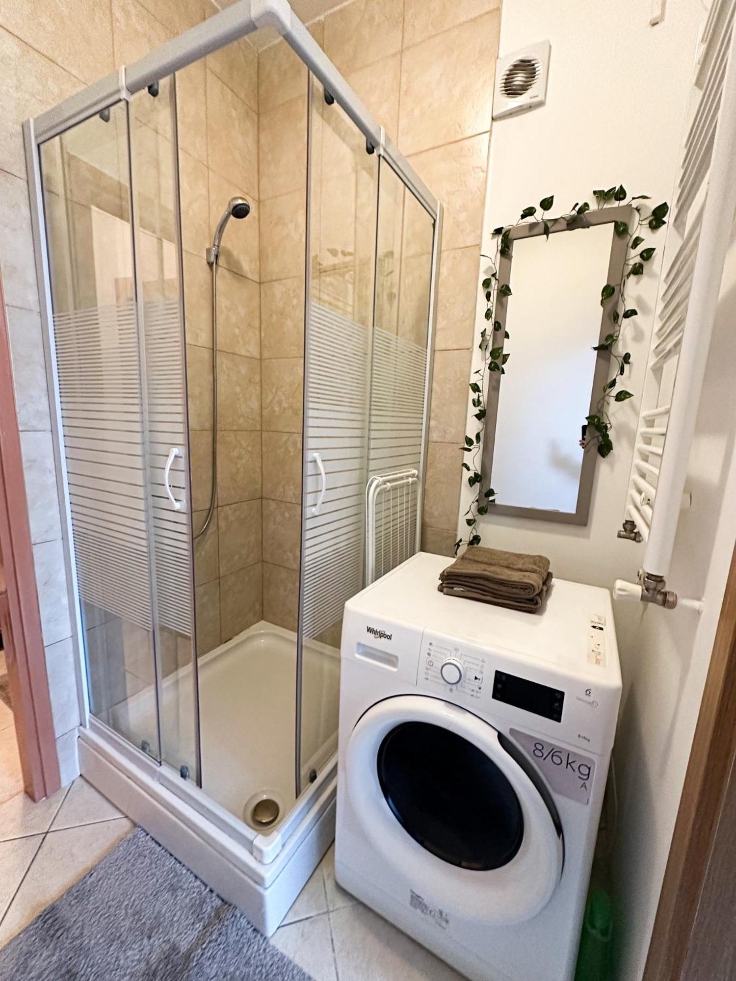 자그레브 Studio Lana-Near The City Center With Parking 아파트 외부 사진